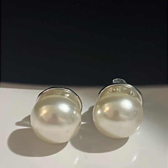 Jewelry - Pearl like accent pin / brooches for sleeves or collars set of 2